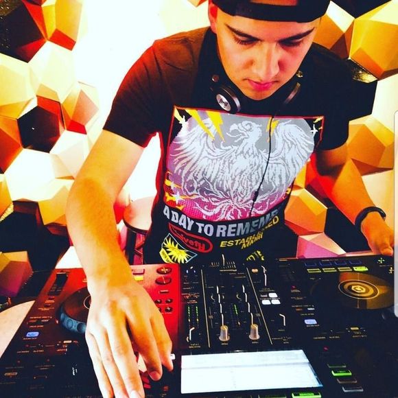 Meet your Posher, Lucas - Picture 1 of 1